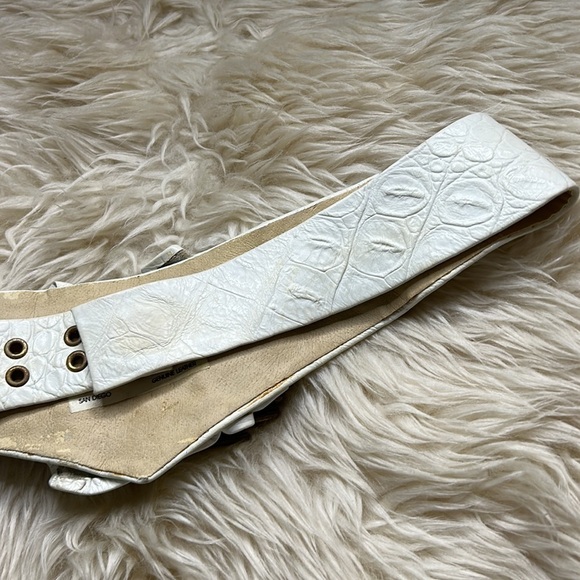 Vintage 80s Nina Arjani white leather medium waist belt heavy brass metal - Picture 8 of 10